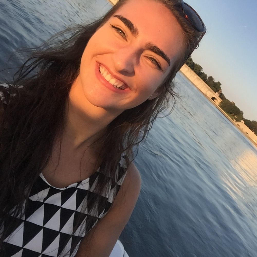 Meet your Posher, Elena